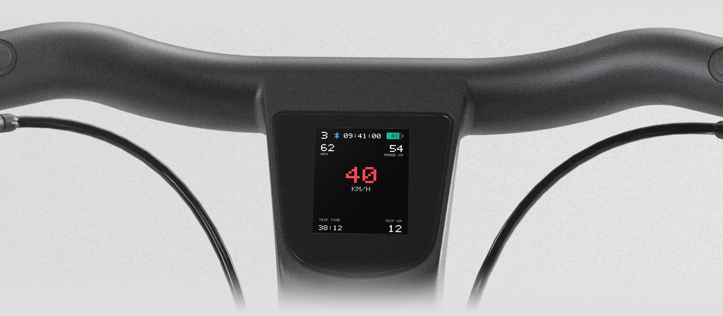 Handlebar display showing 40 km/h, cadence, range and trip time
